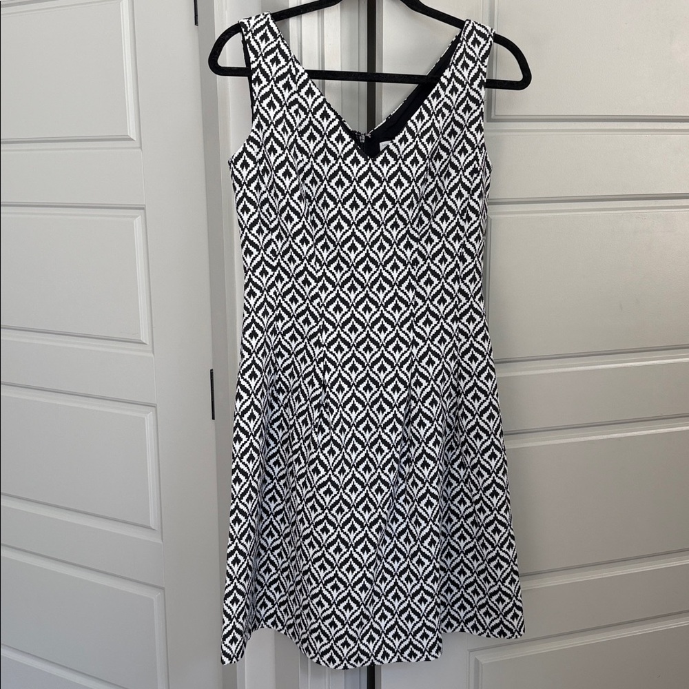 New York & Company V-neck Sleeveless Mini Dress